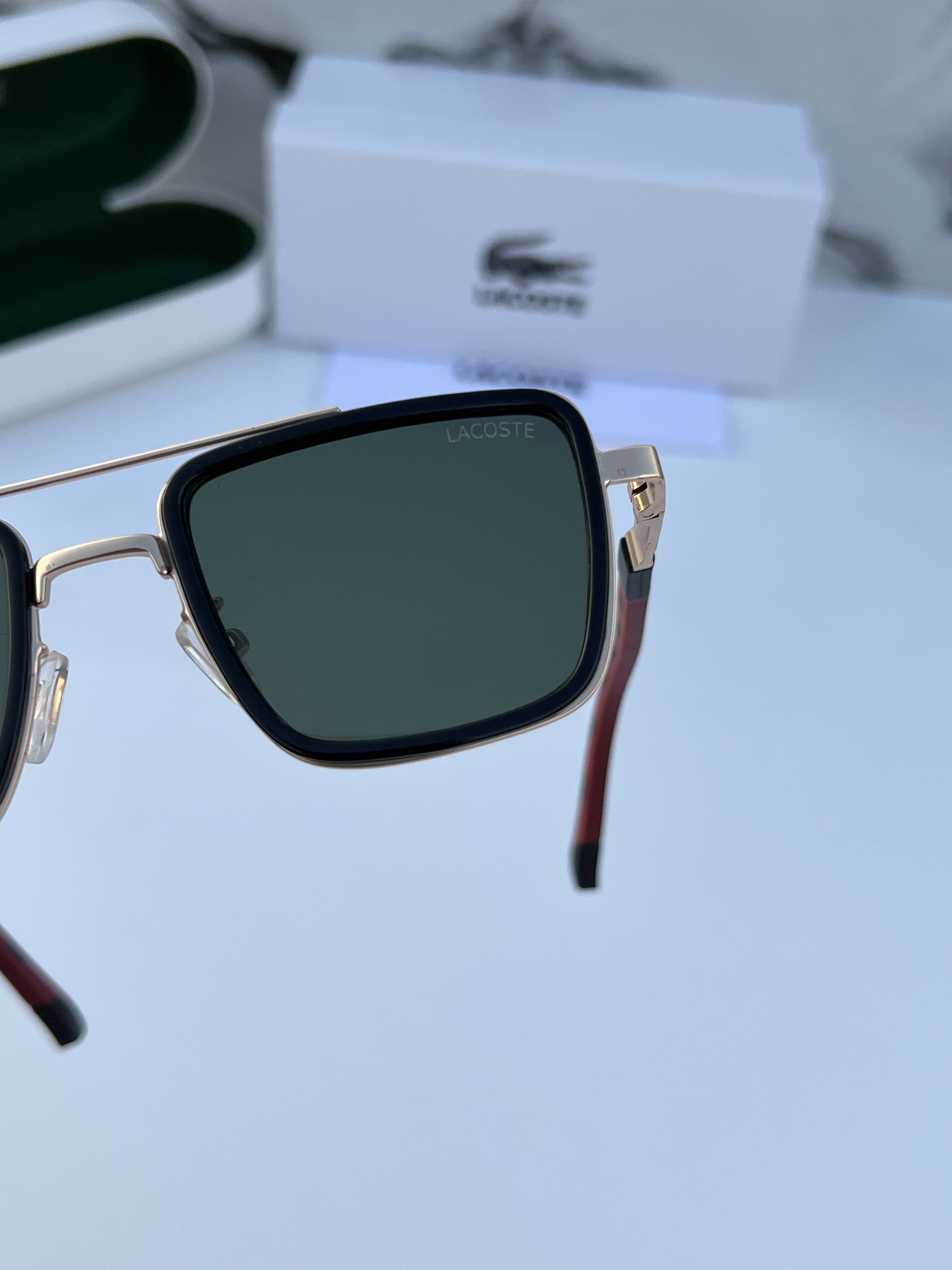 La_co_ste _78926_gold_green