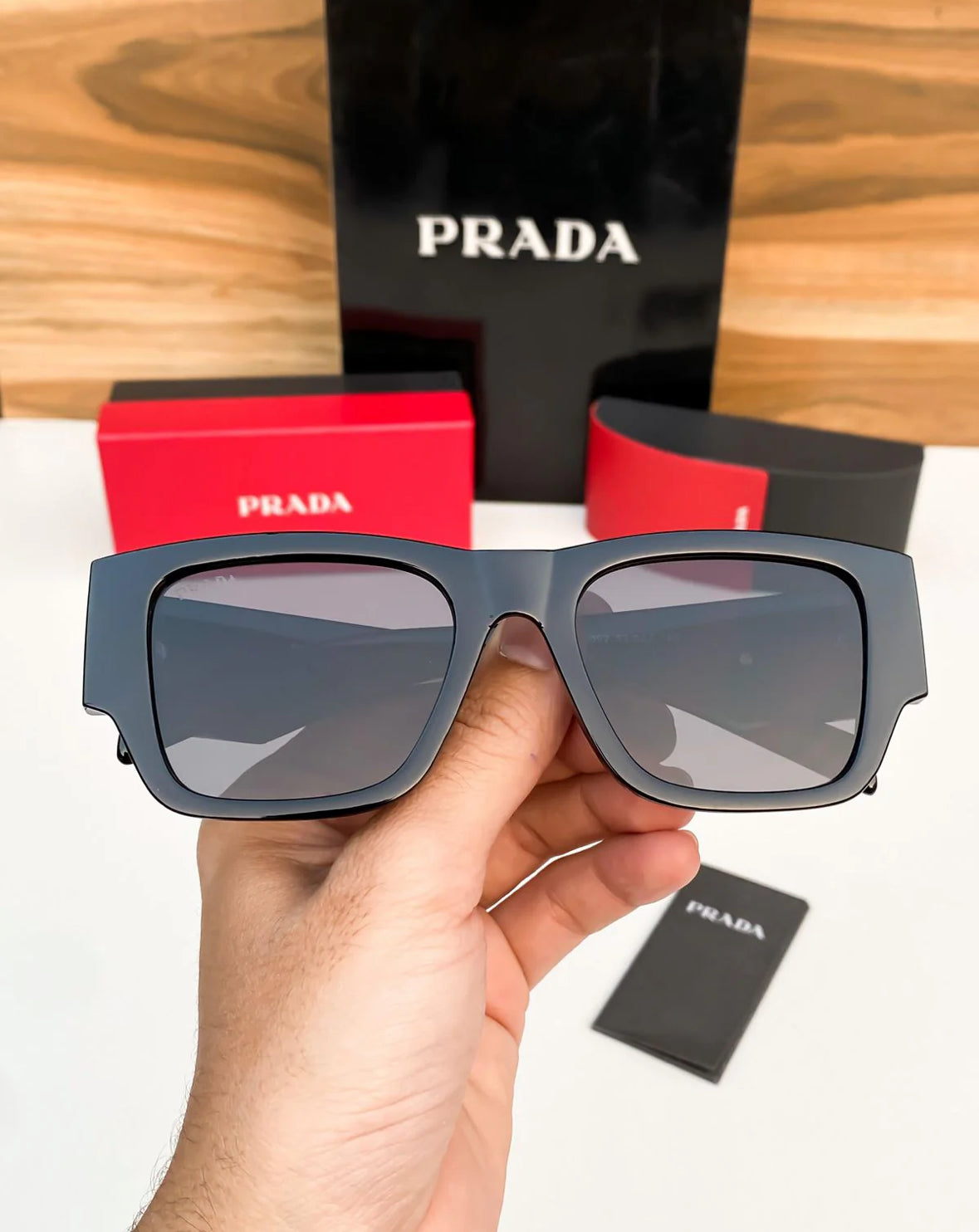 PRAD.A CELEBRITY EDITION SUNGLADS