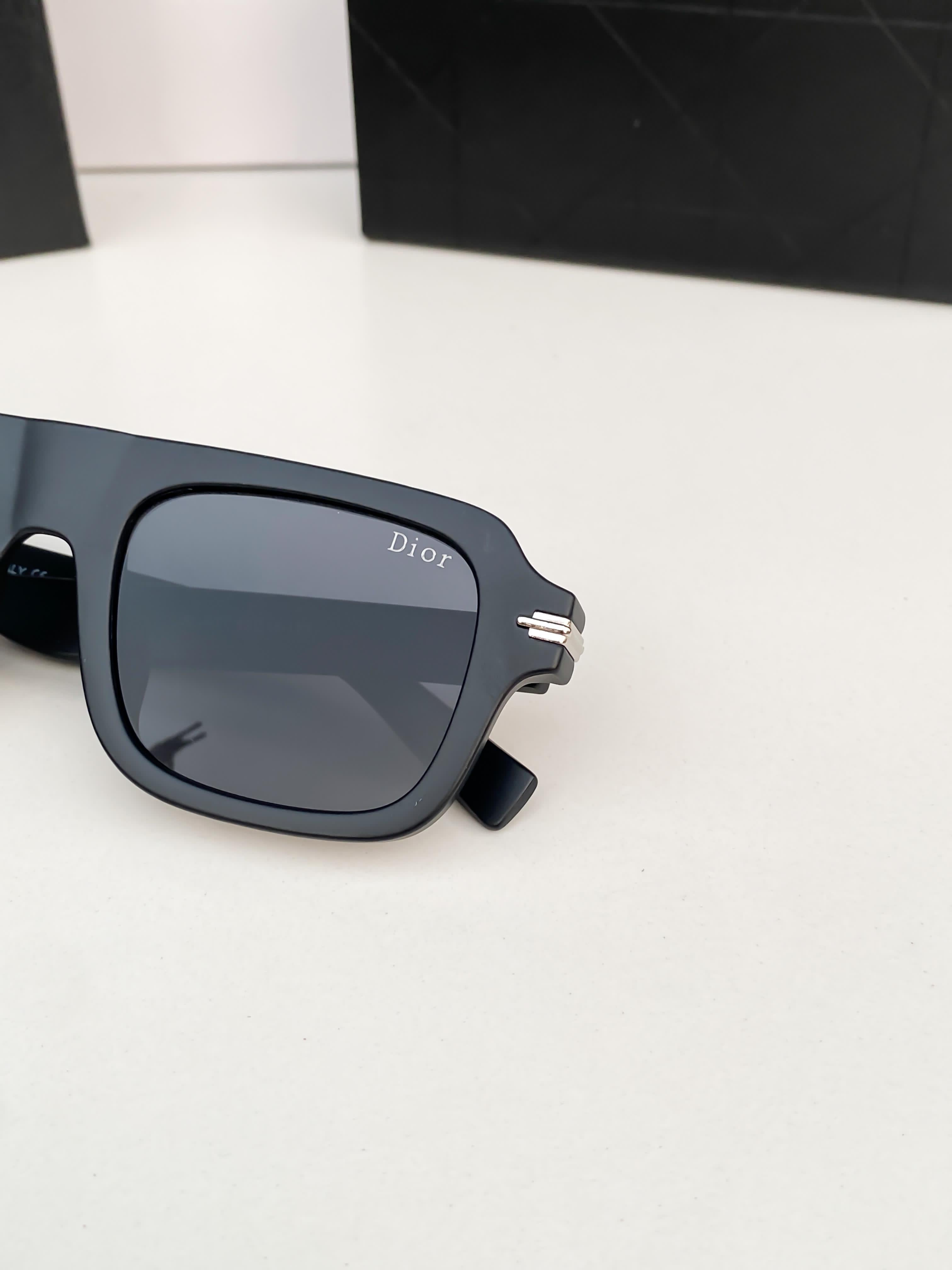 Di_or black N-21