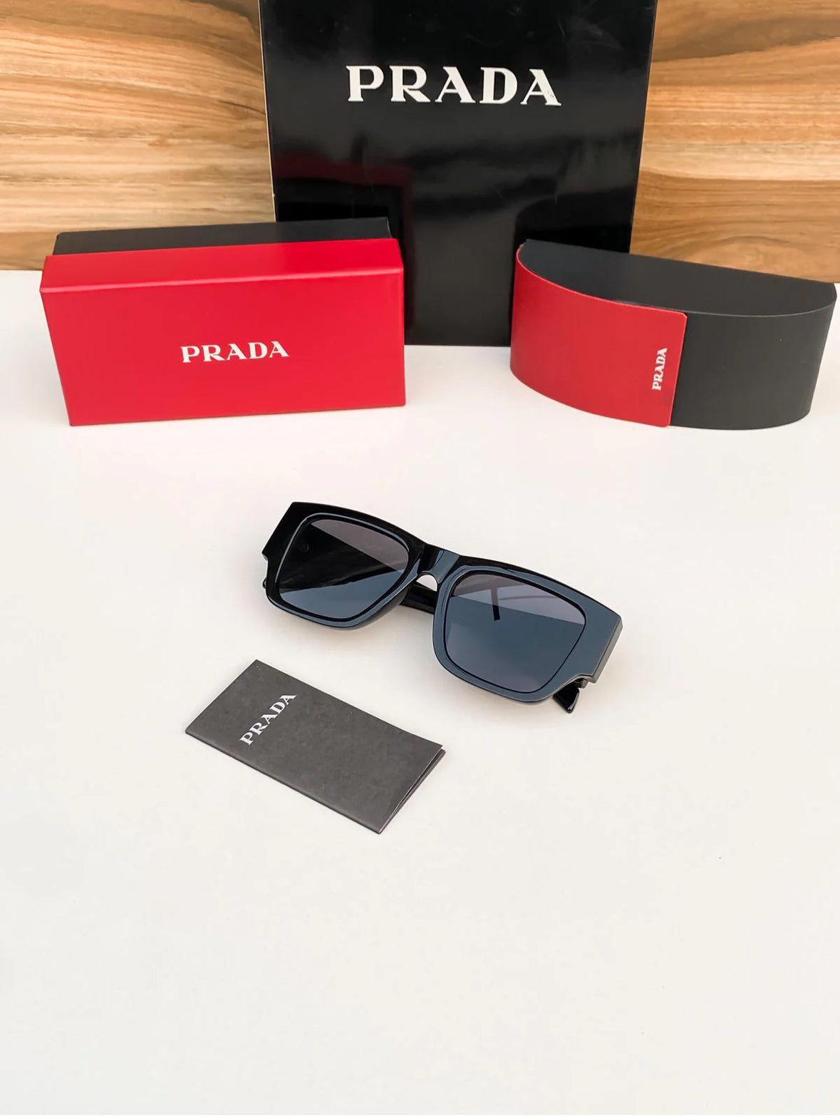 PRAD.A CELEBRITY EDITION SUNGLADS