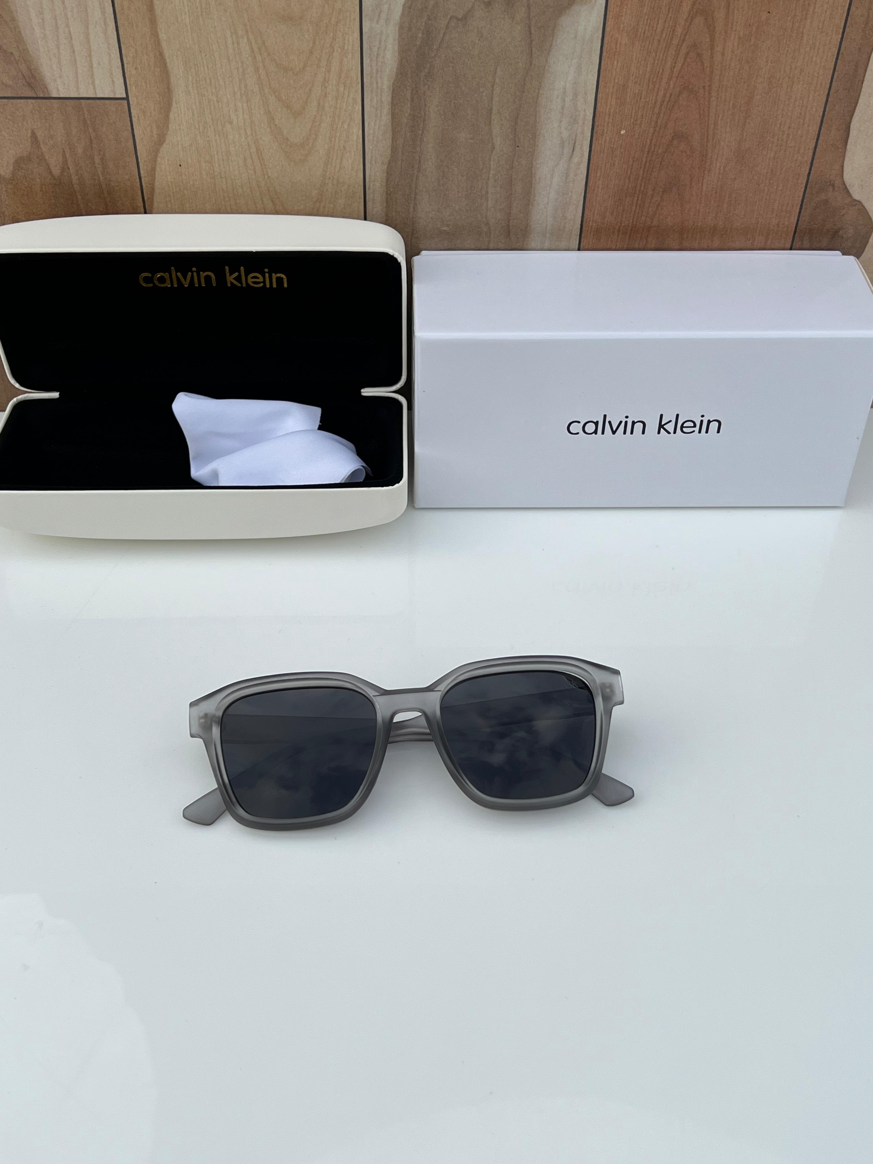 Calvi_n_klein 4582